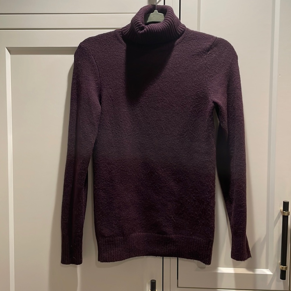 Gap Sweater Size small